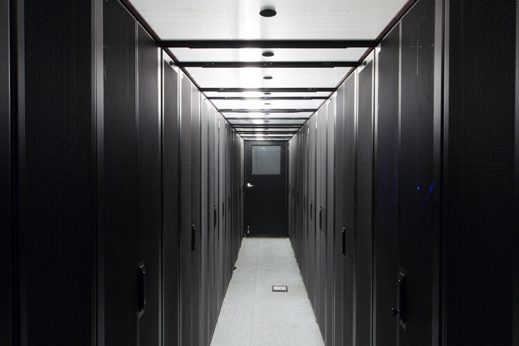 Cold aisle data centre cabinet set up